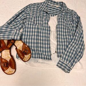 Soft vintage 90s zip-up jacket in faded blue plaid.